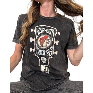 Buc-ee’s Tour ‘25 Graphic Tee